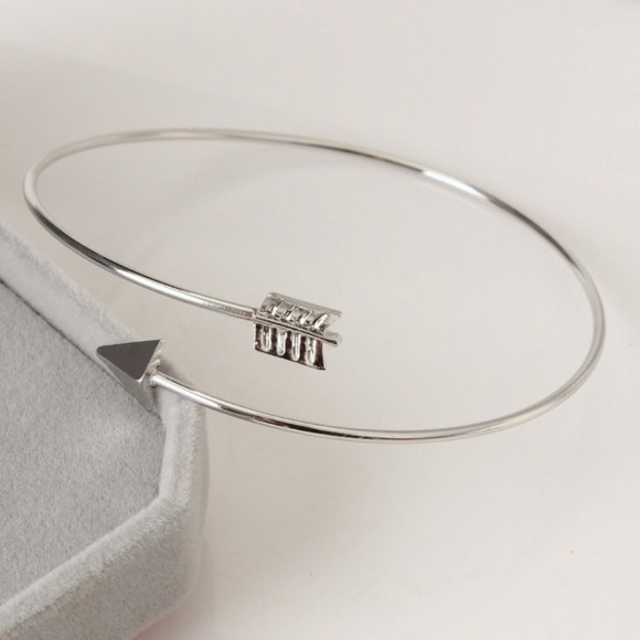⚫️5/25 Silver Arrow Bangle Bracelet - Picture 3 of 4